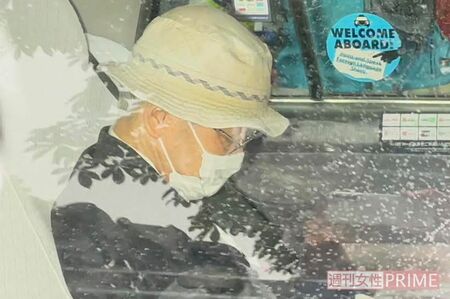 判決の日、自宅からタクシーで東京地裁に向かう飯塚受刑者