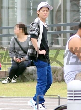 中山優馬、MV横浜ロケで喫煙姿を目撃される