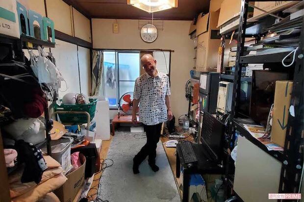 きららさんの自宅で。ポーズをとってくれた