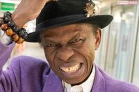 オスマン・サンコン「僕はもう日本人」エリート外交官から『いいとも』出演、教育普及と医療支援に奔走の今