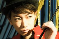 佐藤健、2017年カレンダー発売 和装からカジュアルまで極上カットを公開