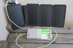 小型家電に使う『充電池』もソーラーで充電！