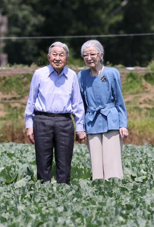 8月23日、軽井沢で静養されたご夫妻。上皇后ご夫妻にも内廷費が支払われる