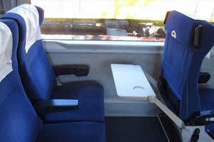 老朽化のため運行終了となる『特急レッドアロー号』の車内（公式サイトより）