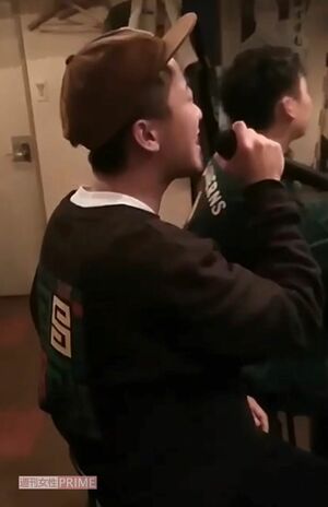 2020年11月昨年11月、和歌山県のカラオケスナックに突然来店した瑛人