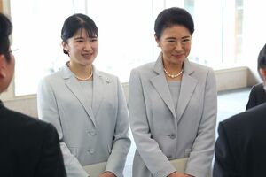 2025年6月に沖縄を訪問された際も、仲むつまじいご様子が伝わった雅子さまと愛子さま