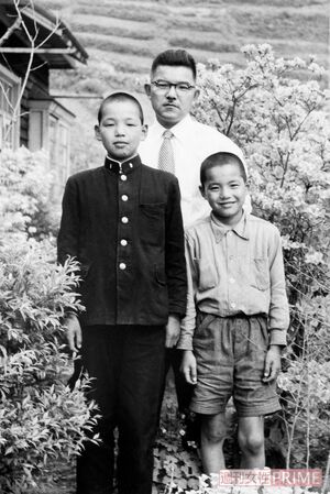 厳格だった父親、弟と