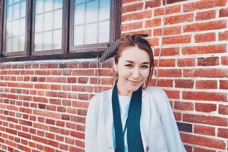 7月に長男が英国の学校を卒業したことを報告した鈴木紗理奈（本人インスタグラムより）