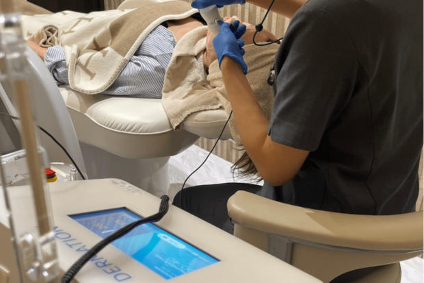 エレクトロポレーション！施術中から肌に潤いが戻っていく感じがする