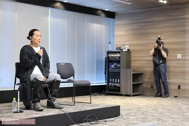 都内で緊急記者会見を開いたキャンドル・ジュン氏