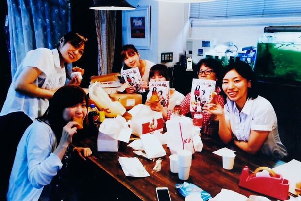 「Co-Co Life☆女子部」でメンバーと（右奥から2番目が本人）