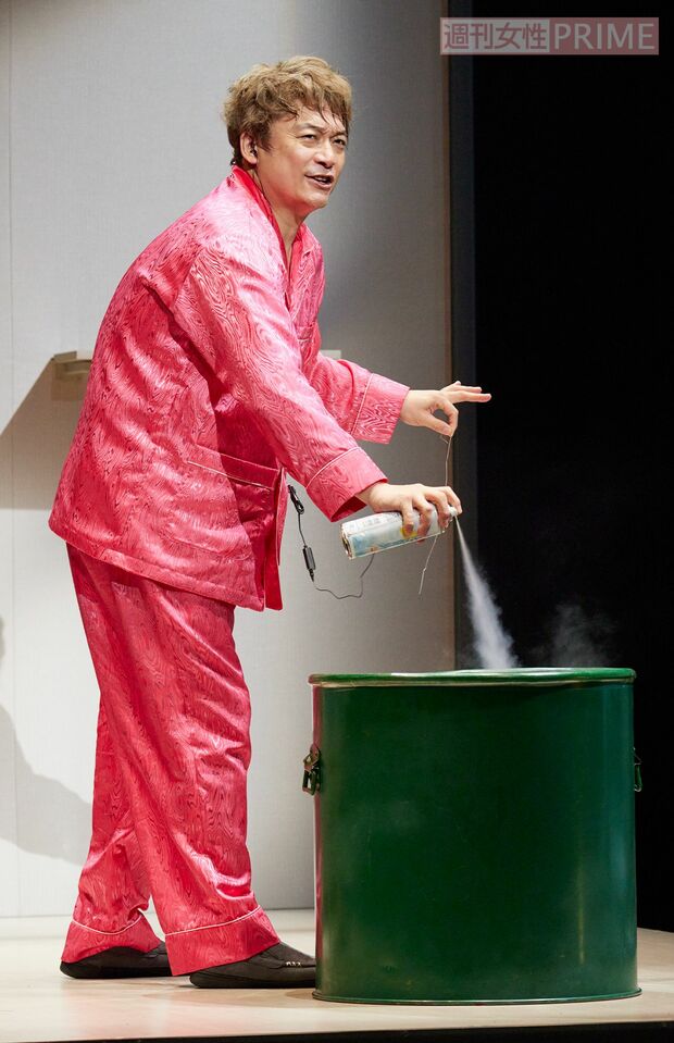 初演のときにはなかった仕掛けも飛び出して、前回見た観客にも新鮮さをちりばめる（撮影／廣瀬靖士）