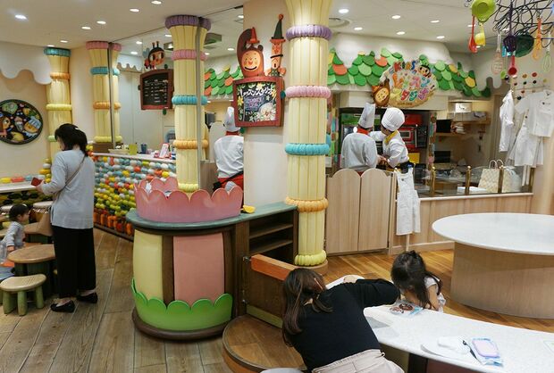 11階のベビー・こども服売り場では、子ども向けの料理教室『クラブハリエキッズ』も好評だそう
