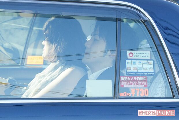 7月19日の朝7時ごろ、自宅を出た小室さんと佳代さんはタクシーに乗り込んで勤務先へ