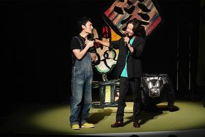 “間違えた、悔しい～”と訴える草彅をなだめる和田。美しい師弟愛！