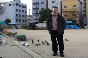 『鳩とおじさんと公園』（ザ・マミィ林田洋平のInstagramより）