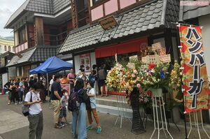 浅草花やしき内にオープンした新店舗には初日から行列が