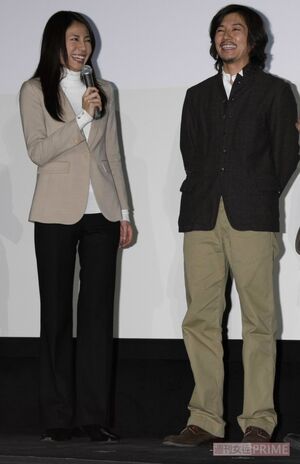 松下奈緒（左）と藤木直人