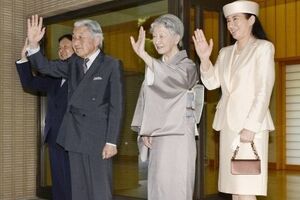  両陛下とともに、来日したオランダ国王夫妻をお見送り('14年10月30日)。雅子さまは11年ぶりに宮中晩餐に参加された