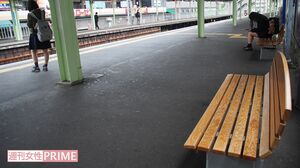 飛び込む直前に2人が行き来していたベンチとホームのへり。小田急小田原線柿生駅