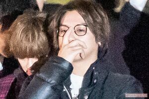 車に乗り込むまでずーっとポーズを変えなかったHey!Say!JUMP・高木雄也