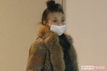 トレードマーク「たまねぎ頭」のかつらを脱いだ黒柳徹子