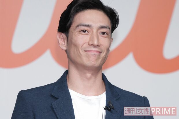 「au発表会summer」での伊勢谷友介（’12年）