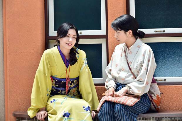 すずは、呉の遊女リンに妊娠しているかもしれないと話すが…　(c)TBS