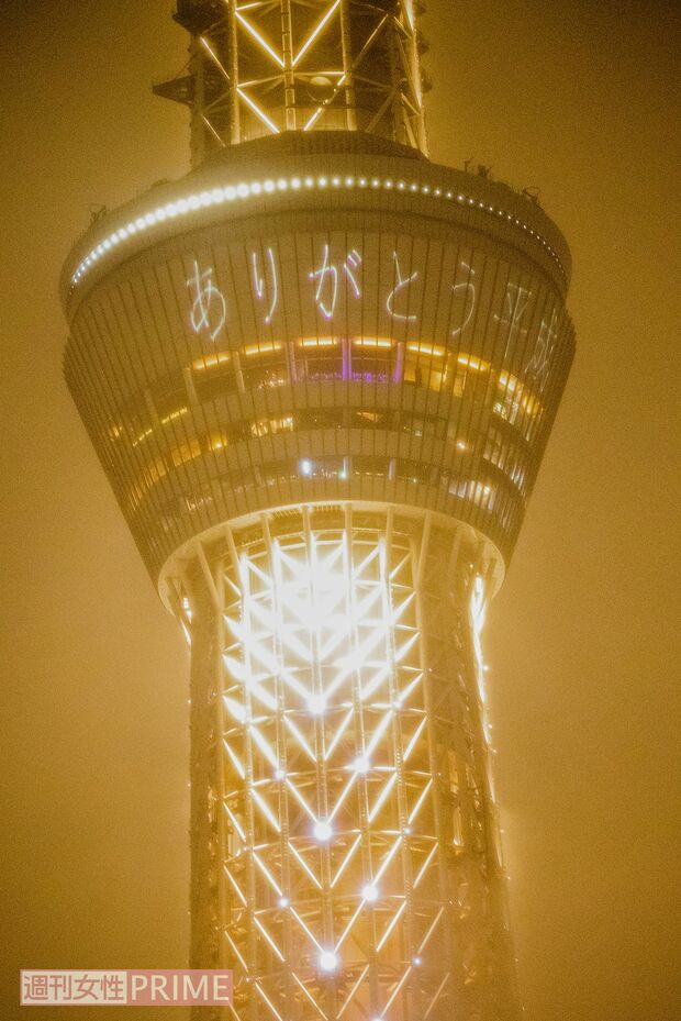 東京スカイツリーではレーザー光で“ありがとう平成”の文字を投影