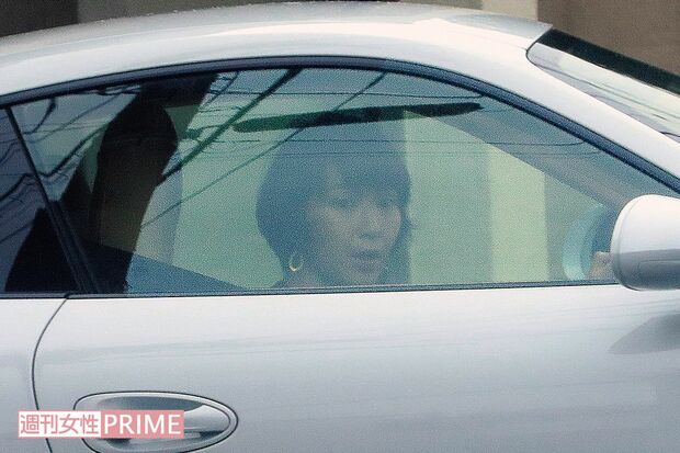 娘を送り終えた内村が帰宅してから約30分後、徳永アナが自家用車を運転して仕事に向かう（'17年）