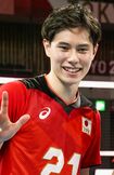 高橋藍（高ははしごだか）。兄の塁と運営しているYouTubeチャンネルでは、朝ごはんや飲んでいるサプリを紹介（写真／共同通信より）