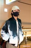ミラノコレクションの会場でも着用していたブルゾンを羽織って颯爽と帰国した山下智久を直撃(2022年)
