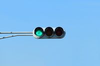 「緑色なのに、なぜ“青信号”というの?」『万葉集』まで遡る、色の呼び方の歴史