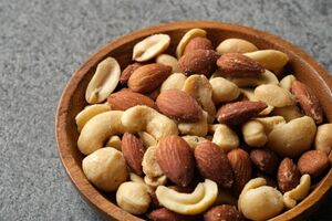 オメガ3脂肪酸が含まれているナッツ類は中性脂肪の上昇を抑えてくれる