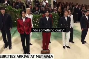 ファッションイベント『メットガラ』に出演したStrayKids、パパラッチからの問題発言があったシーン（Xより）