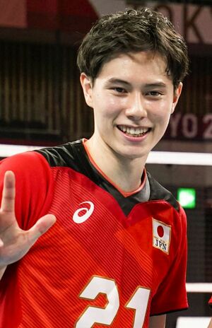 高橋藍（高ははしごだか）。兄の塁と運営しているYouTubeチャンネルでは、朝ごはんや飲んでいるサプリを紹介（写真／共同通信より）