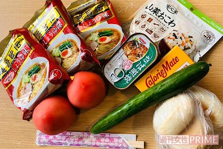 配布されている食品の一例（写真提供：自立生活サポートセンター・もやい）