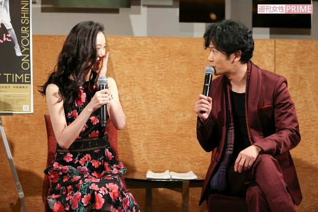 共演の安寿ミラ、北村岳子、中島亜梨沙も登壇。こんなふうに見つめられたい!　撮影／森田晃博