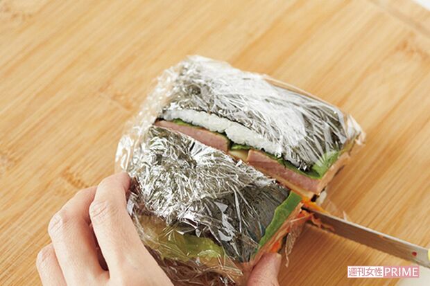 4 ラップで包んで切る