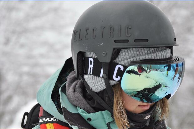 妻・由梨恵さんはスキー・ハーフパイプで平昌を目指している