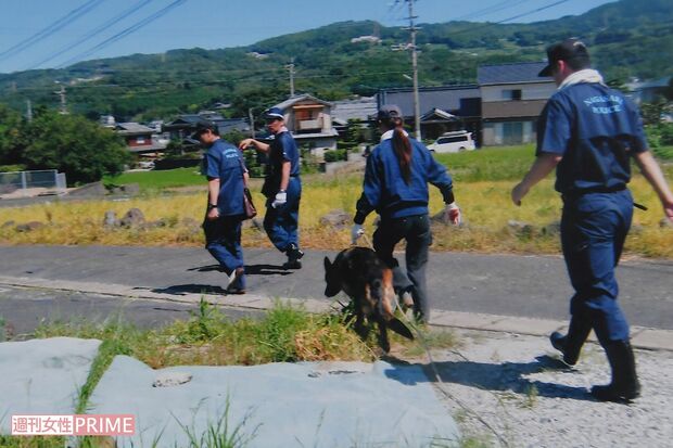 働く松尾さんの後ろ姿
