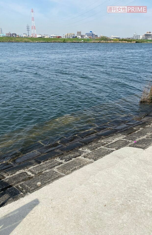 このように簡単に川に入ることができるようになっている