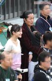 広末涼子と次男を抱いた夫のキャンドル・ジュン氏（2011年）