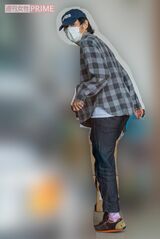 直撃取材に驚いた様子の宮藤官九郎