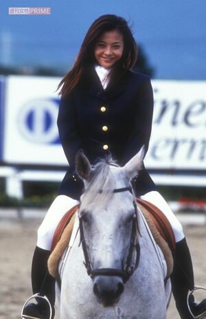 デビュー間もないころ、得意の乗馬を披露した華原朋美