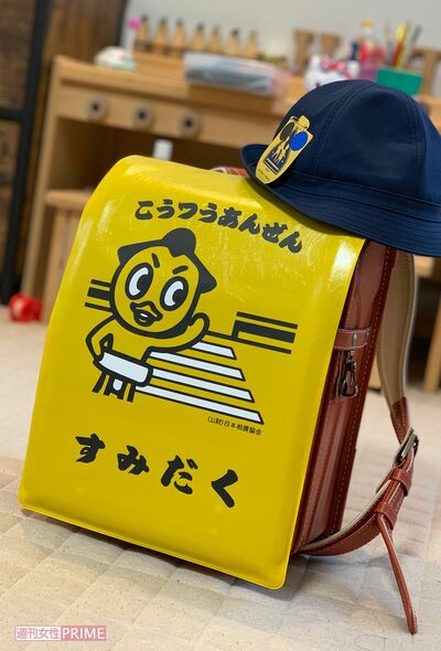 日本相撲協会が墨田区の新小学一年生に毎年プレゼントしている、協会キャラクター「ひよの山」のランドセルカバー
