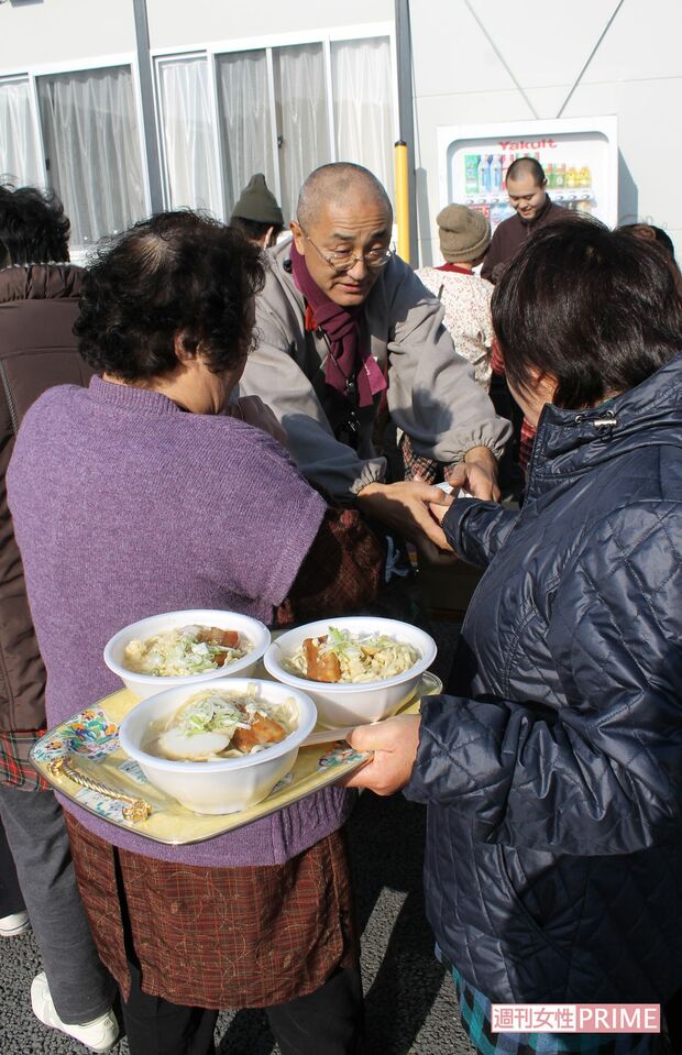 '11年12月31日、石巻の仮設住宅では年越しそばを配った