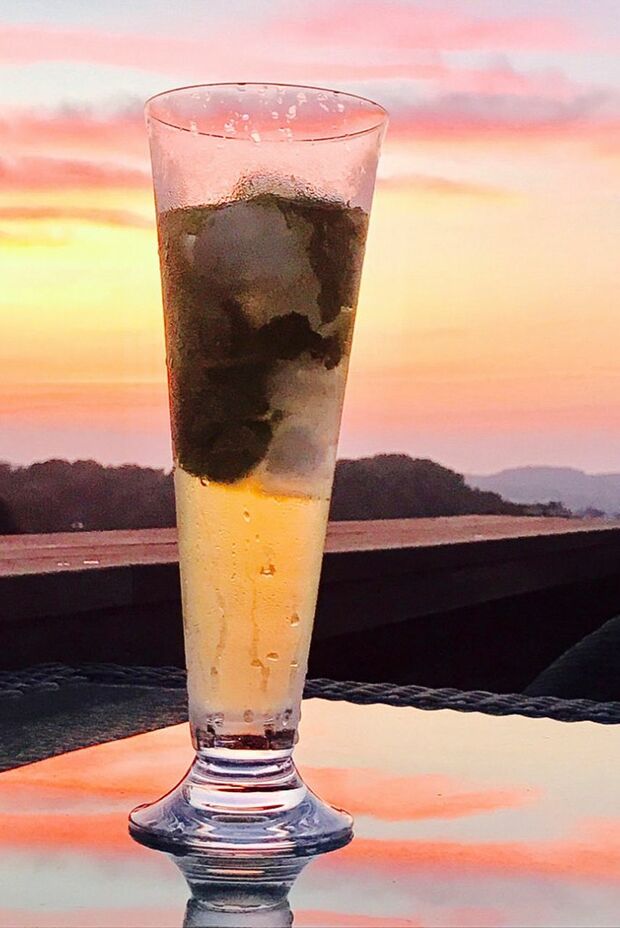 夕暮れ時が似合う自家製モヒート（本人撮影）