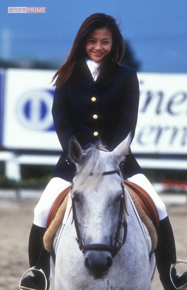デビュー間もないころ、得意の乗馬を披露した華原朋美