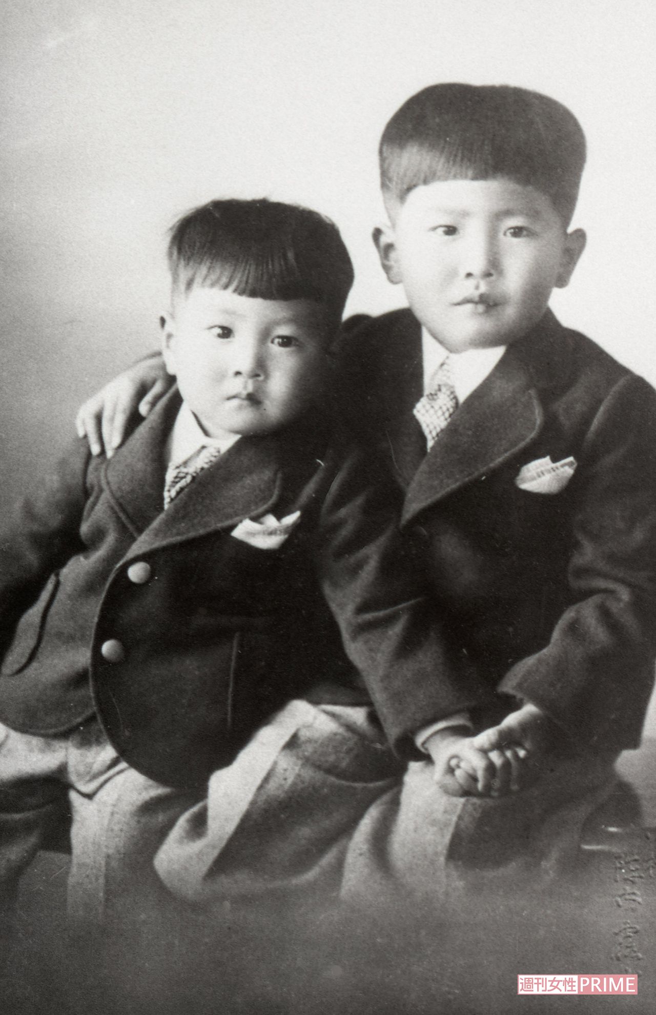 石原裕次郎の画像・写真 | 1941年、幼少期の石原慎太郎さんと裕次郎